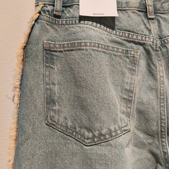 Bershka NWT Frayed Hem Light Blue Jeans 100% Cotton Size 4 - Picture 3 of 8